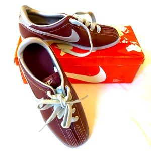 Vintage 1980s NIKE Bowling Shoes Womens 5.5 Burgundy & Silver